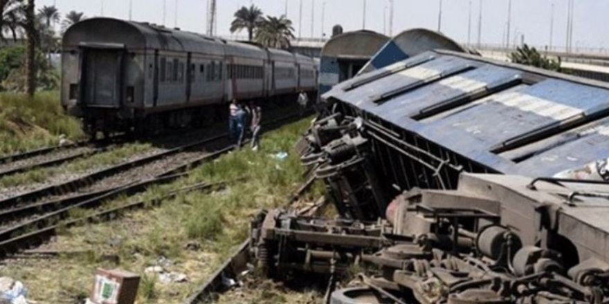 İki tren çarpıştı: 32 ölü, 66 yaralı