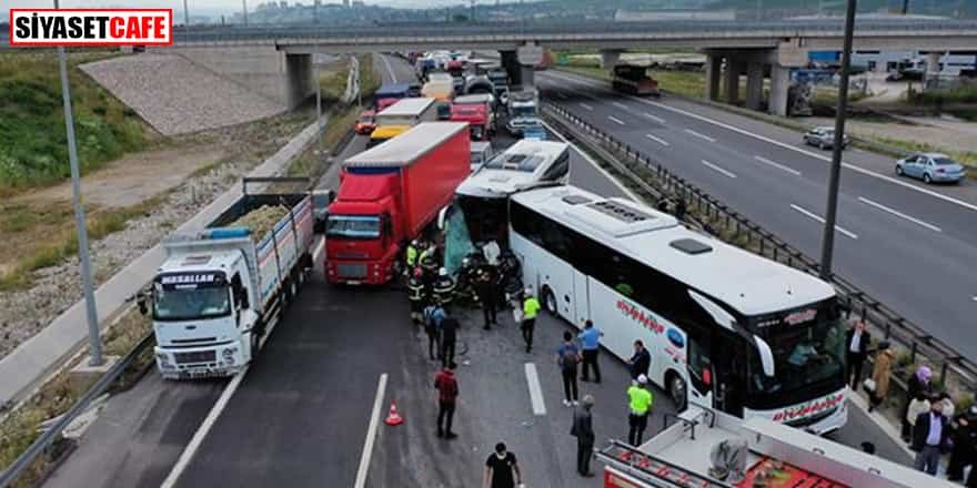 TEM'de feci kaza: iki yolcu otobüsü birbirine girdi