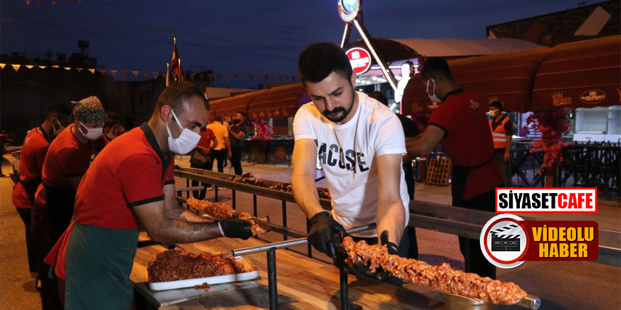 35 metrelik kebapla restoranların açılışını kutladı