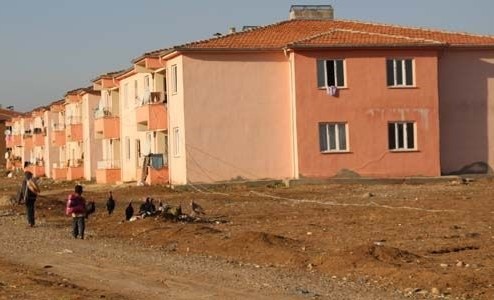 Afet konutları hasarlı çıktı