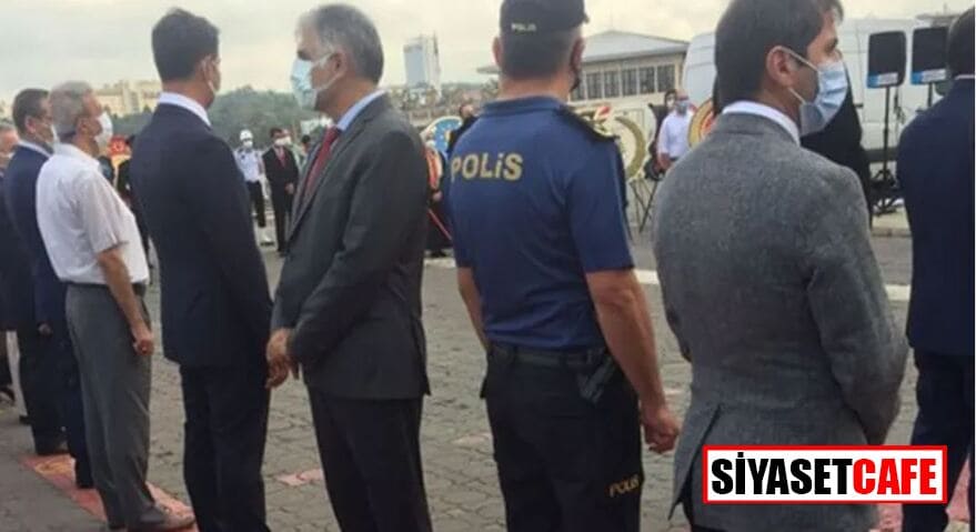 Erdoğan'ın mesajı okunurken arkasını dönen CHP'li başkana tepki yağdı