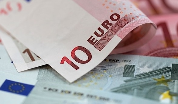 Dolar'dan sonra Euro'da rekor kırdı