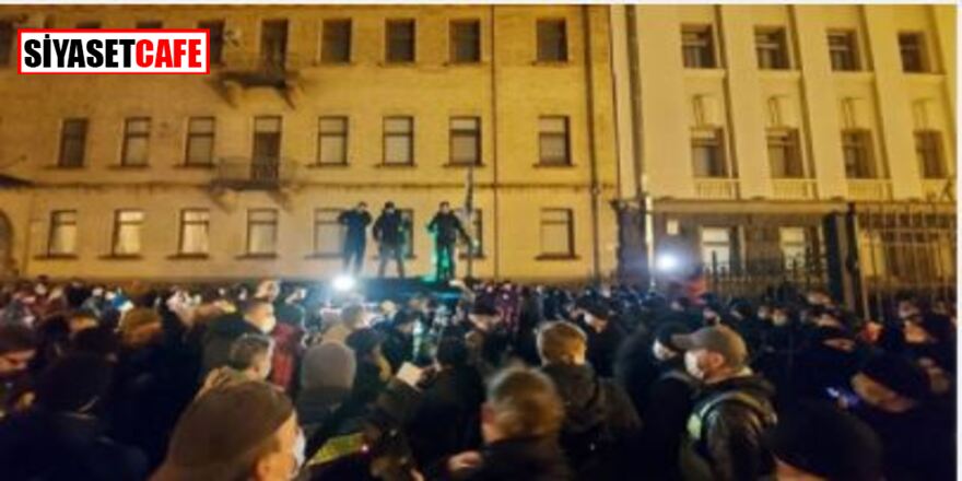 Ukrayna karıştı: Protestocular Başkanlık binasını basmaya çalıştı