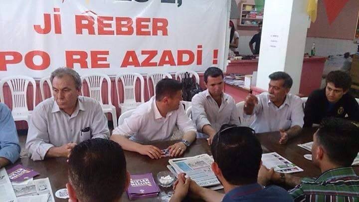 O pankartın altındaki AKP'liden U dönüşü
