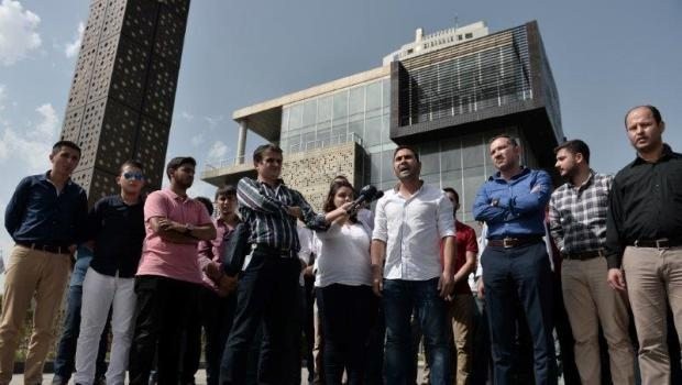 'Gazete bayrağı yakmak aşağılık bir hareket'
