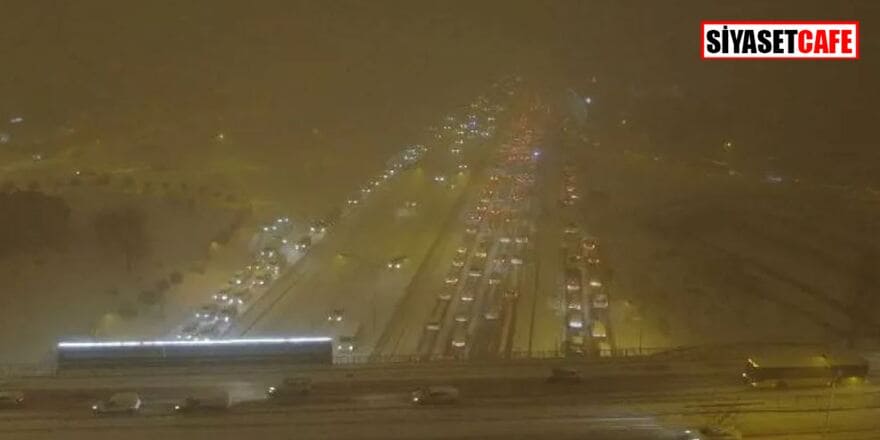İstanbul'da araçlar yolda mahsur kaldı. O anlar havadan böyle  görüntülendi