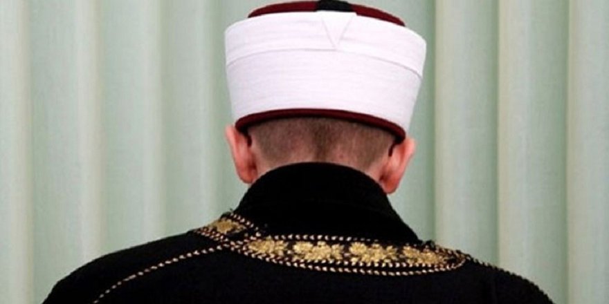 İmam vaaz sırasında kalp krizi geçirdi