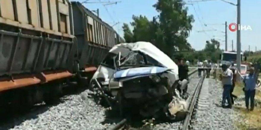 Mersin'de Tren Minübüse çarptı