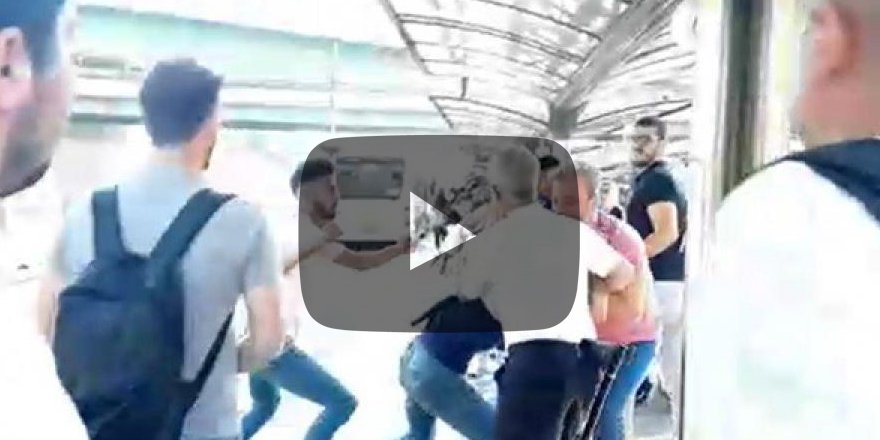Metrobüs'te kavga! Uyardı diye tekme tokat dayak yedi