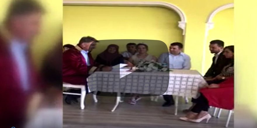 Panik kameraya böyle yansıdı! Depreme nikahta yakalandılar