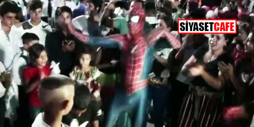 Düğünde roman havası oynayan örümcek adam