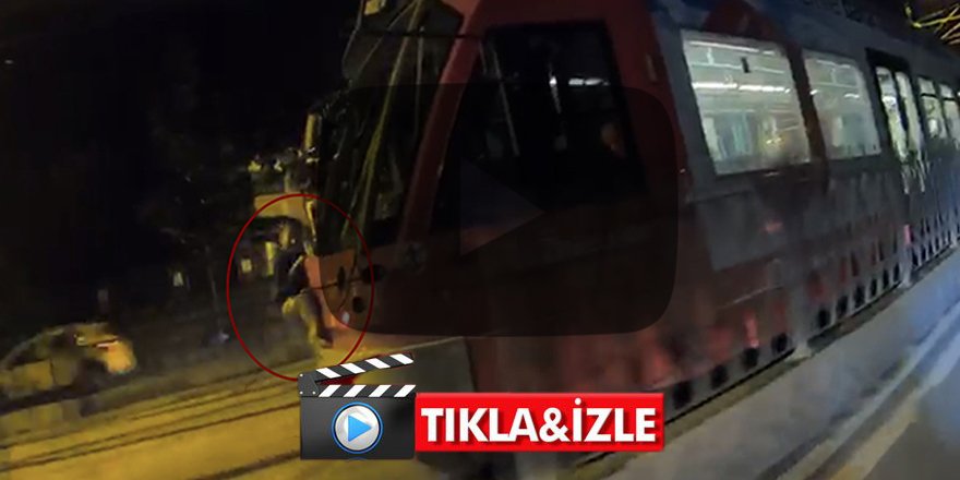 İstanbul'da dehşet veren görüntü! Tramvaya asılan çocuk şok etti