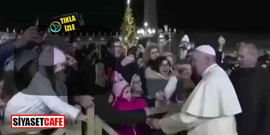 Elini bırakmayan kadın, Papa'ya zor anlar yaşattı!