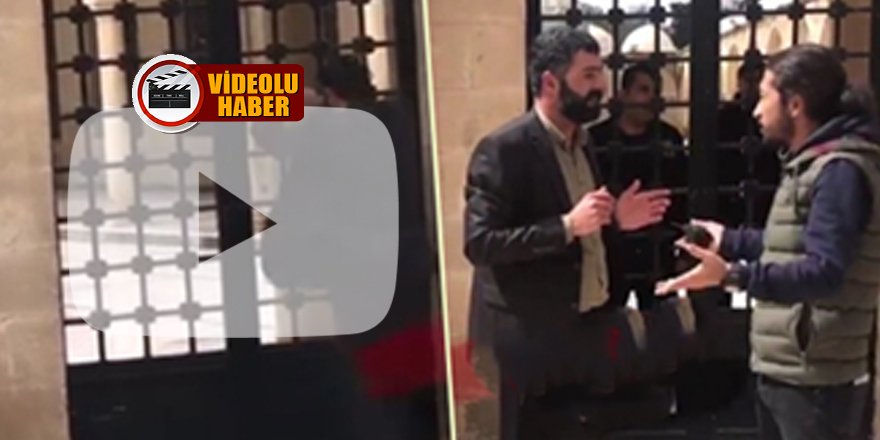 Korona nedeniyle kapalı olan caminin kapısını tekmeledi! 'Müslümanlar gelin bu kapıyı kıralım'