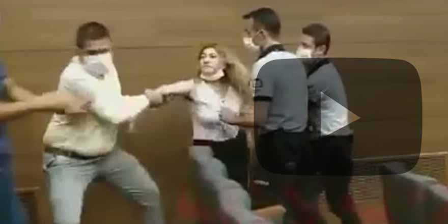CHP'li başkan "kaçak yapıyı" soran kadın gazeteciyi tartaklayarak salondan attırdı