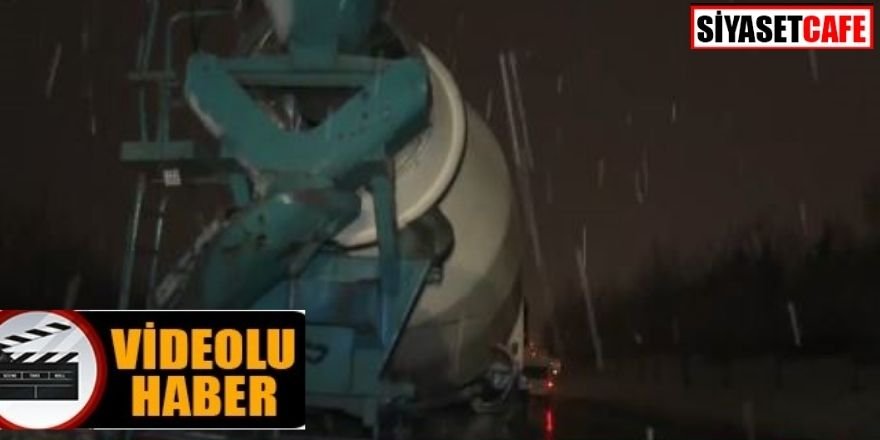 Kar nedeniyle beton mikseri devrildi