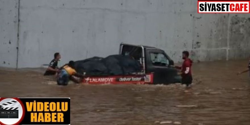 Endonezya'da sel felaketi: Binlerce kişi evini terk etmek zorunda kaldı