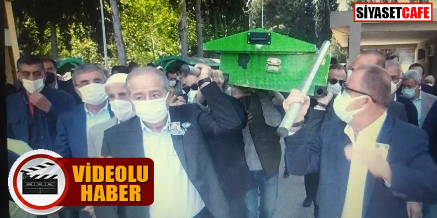 Cenaze sırasında tabutun direği Fatih Terim'in elinde kaldı