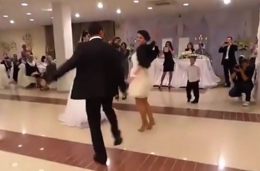 Düğünde Dansıyla Herkesi Büyüldi