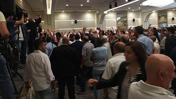 Akşener'in bayramlaşmasında ortalık karıştı